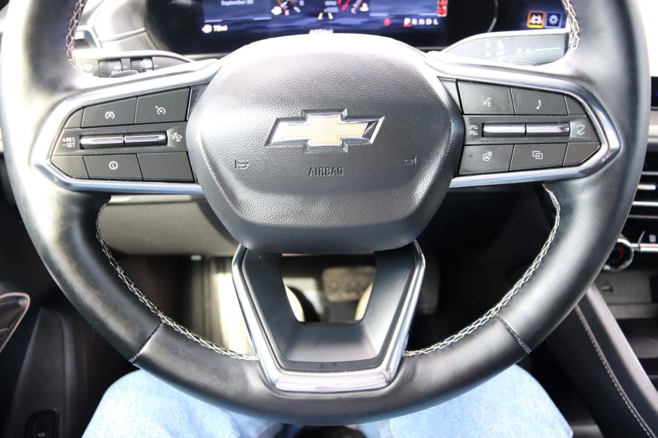 Used 2025 Chevrolet Traverse LT FWD image 32