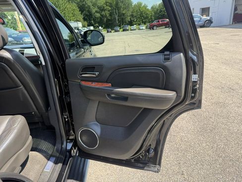 Used 2013 Cadillac Escalade Luxury AWD/4WD image 28