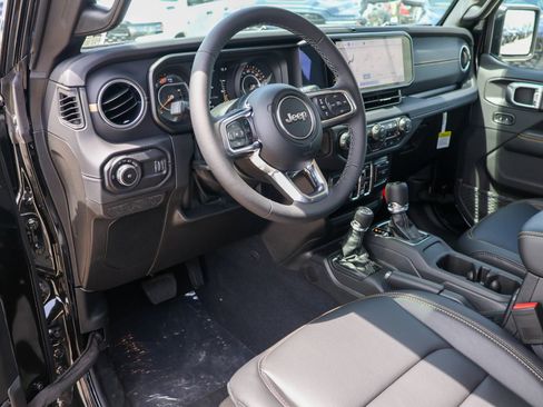 New 2026 Jeep Wrangler Unlimited Sahara AWD/4WD image 3