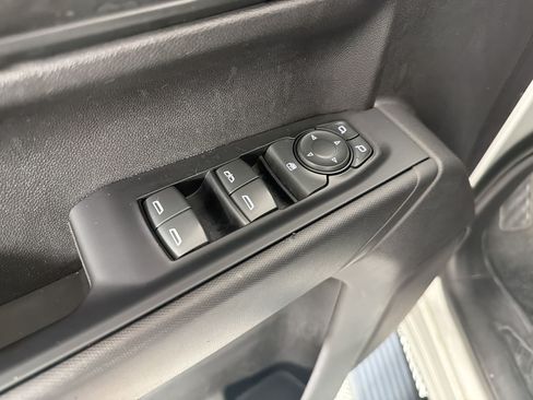 Used 2020 Chevrolet Silverado 1500 Custom w/ Custom Value Package AWD/4WD image 13