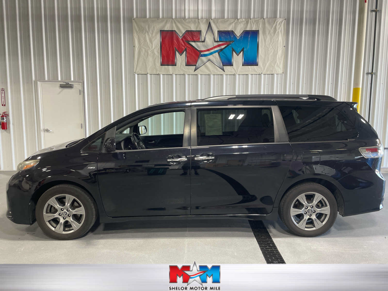 Used 2019 Toyota Sienna SE AWD/4WD image 1