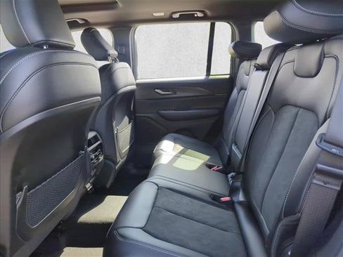 New 2025 Jeep Grand Cherokee Altitude RWD image 17