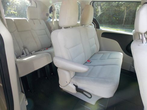 Used 2014 Dodge Grand Caravan American Value Package image 11