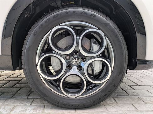 Used 2025 Alfa Romeo Tonale w/ Premium Package image 11