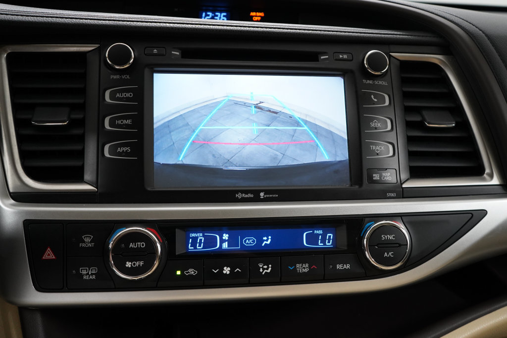 Used 2014 Toyota Highlander XLE AWD/4WD image 29