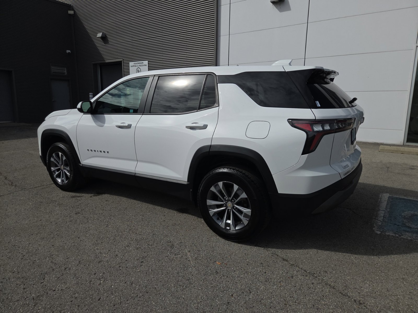 Used 2026 Chevrolet Equinox LT AWD/4WD image 10