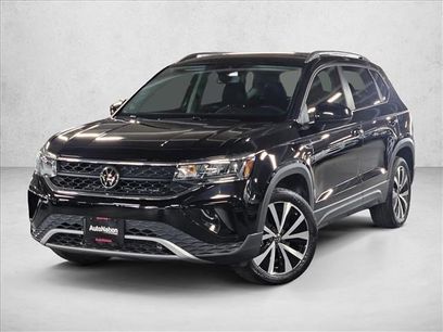 Used 2024 Volkswagen Taos SE w/ Panoramic Sunroof Package
