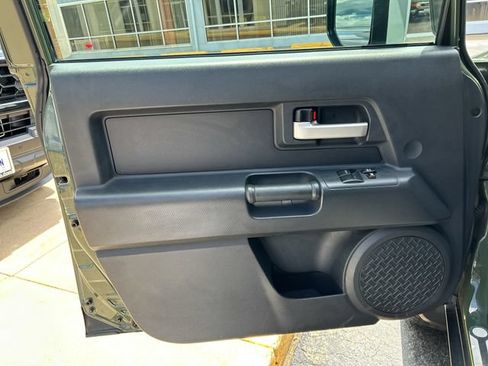 Used 2010 Toyota FJ Cruiser 4WD image 19