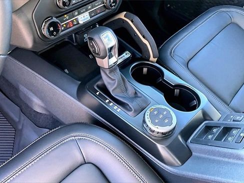 New 2025 Ford Bronco Badlands image 7