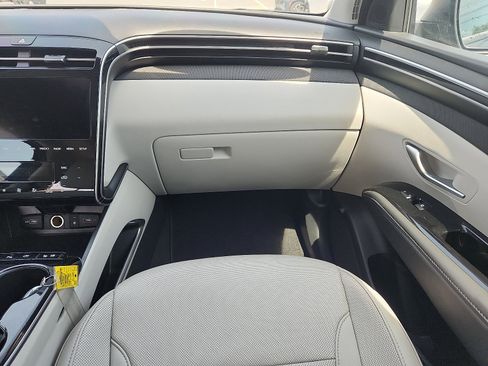 Certified 2023 Hyundai Tucson Limited AWD/4WD image 11