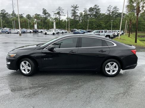 Used 2022 Chevrolet Malibu LS FWD image 2