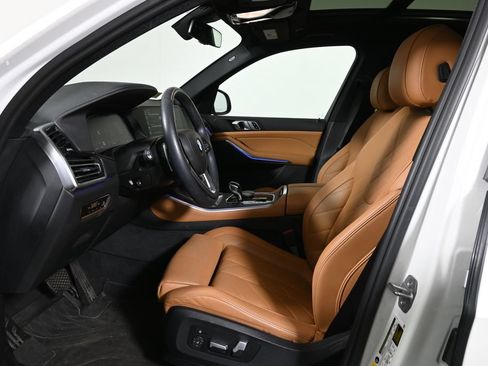 Used 2023 BMW X5 xDrive40i w/ Premium Package AWD/4WD image 3