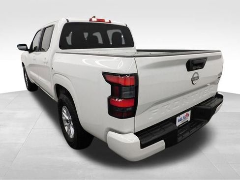 Used 2024 Nissan Frontier SV image 7