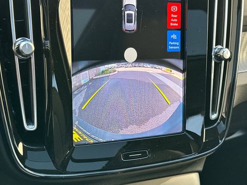 New 2026 Volvo XC40 B4 Core w/ Climate Package image 22