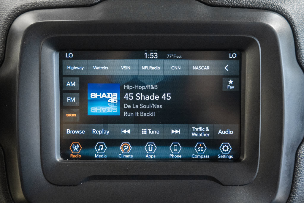 Certified 2018 Jeep Renegade Latitude AWD/4WD image 19