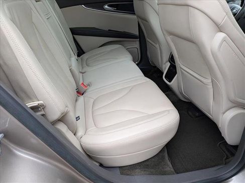 Used 2018 Lincoln MKX Reserve w/ Driver Assistance Package FWD image 21