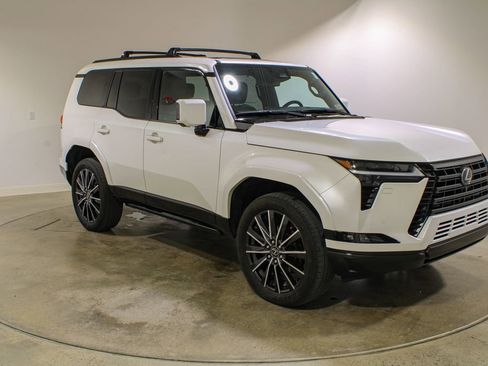 Used 2025 Lexus GX 550 w/ Accessory Package (2T) image 7