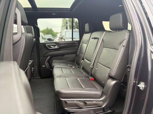 Used 2024 Chevrolet Suburban Z71 w/ Luxury Package AWD/4WD image 15