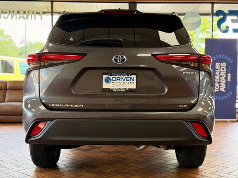 Used 2022 Toyota Highlander XLE FWD image 9