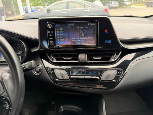 Used 2018 Toyota C-HR XLE FWD image 33
