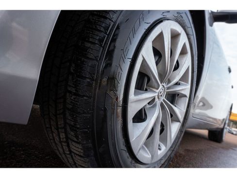 Used 2017 Toyota Camry LE image 9