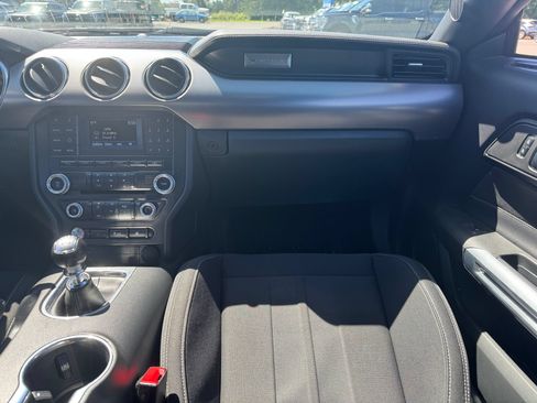 Used 2018 Ford Mustang GT RWD image 32