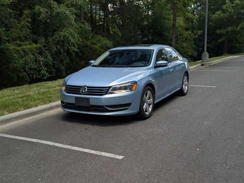 Used 2013 Volkswagen Passat 2.5 SE FWD image 1