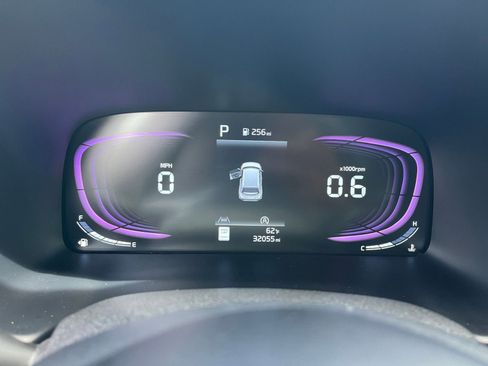 Used 2025 Kia Soul LX w/ LX Technology Package FWD image 38