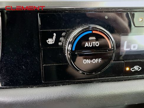 Used 2024 Nissan Pathfinder SV FWD image 23