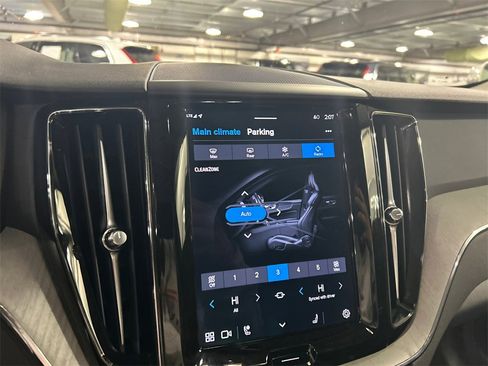 Certified 2025 Volvo XC60 B5 Plus image 15