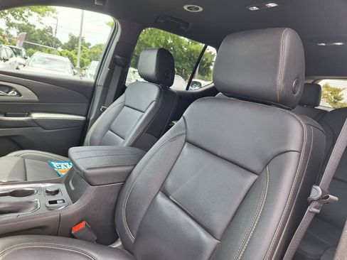 Used 2023 Chevrolet Traverse LT FWD image 11