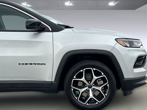Used 2025 Jeep Compass Limited AWD/4WD image 34