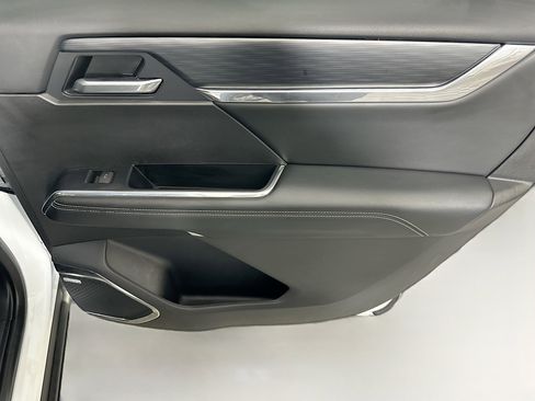 Used 2025 GMC Acadia Elevation image 30