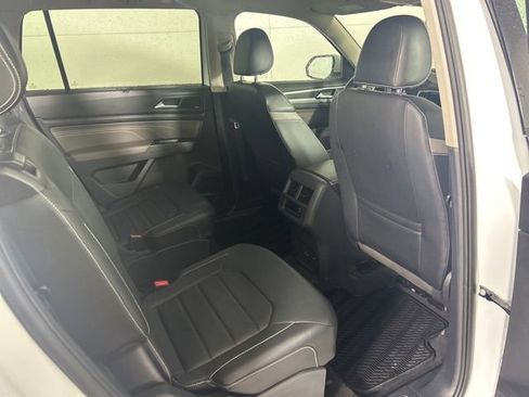 Used 2022 Volkswagen Atlas SEL Premium image 12