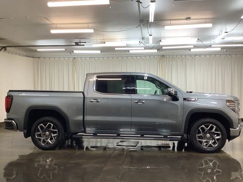 Used 2024 GMC Sierra 1500 SLT w/ SLT Premium Package AWD/4WD image 5