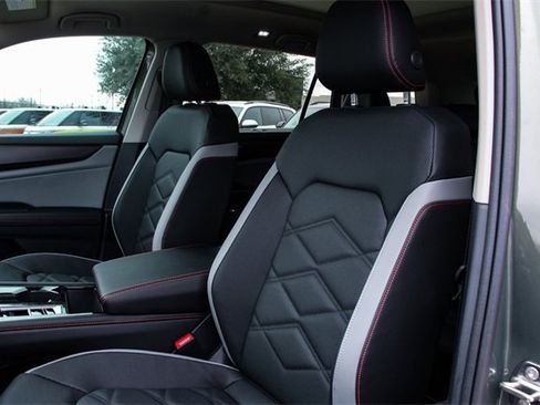 New 2026 Volkswagen Atlas Peak Edition image 11