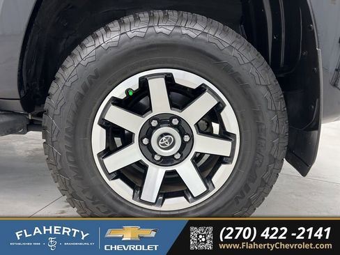 Used 2021 Toyota 4Runner TRD Off-Road image 19