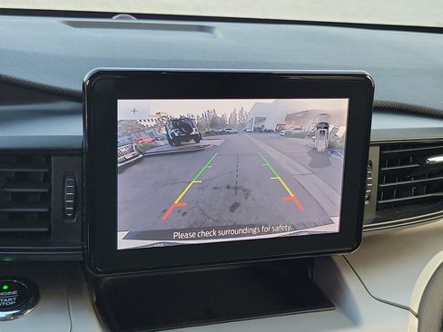 Used 2020 Ford Explorer XLT image 12