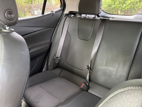 Used 2025 Buick Encore GX Preferred image 40