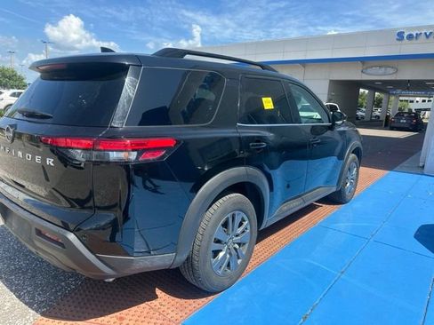 Used 2025 Nissan Pathfinder SV FWD image 37