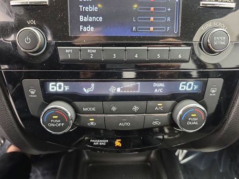 Used 2018 Nissan Rogue Sport SV image 32