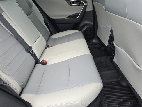 Certified 2022 Toyota RAV4 Limited AWD/4WD image 12