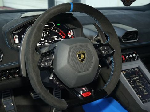 Used 2022 Lamborghini Huracan STO image 10