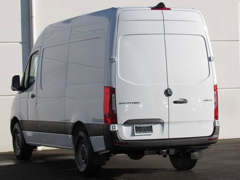 Used 2025 Mercedes-Benz Sprinter 2500 image 5
