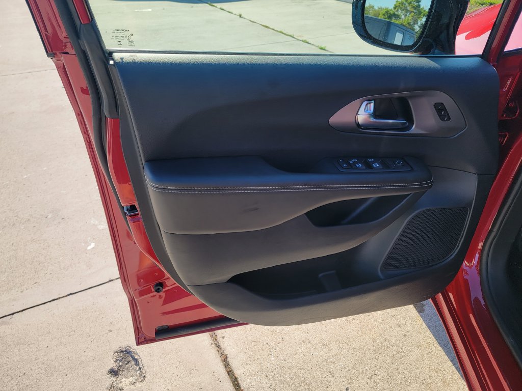 New 2026 Chrysler Pacifica Select FWD image 8