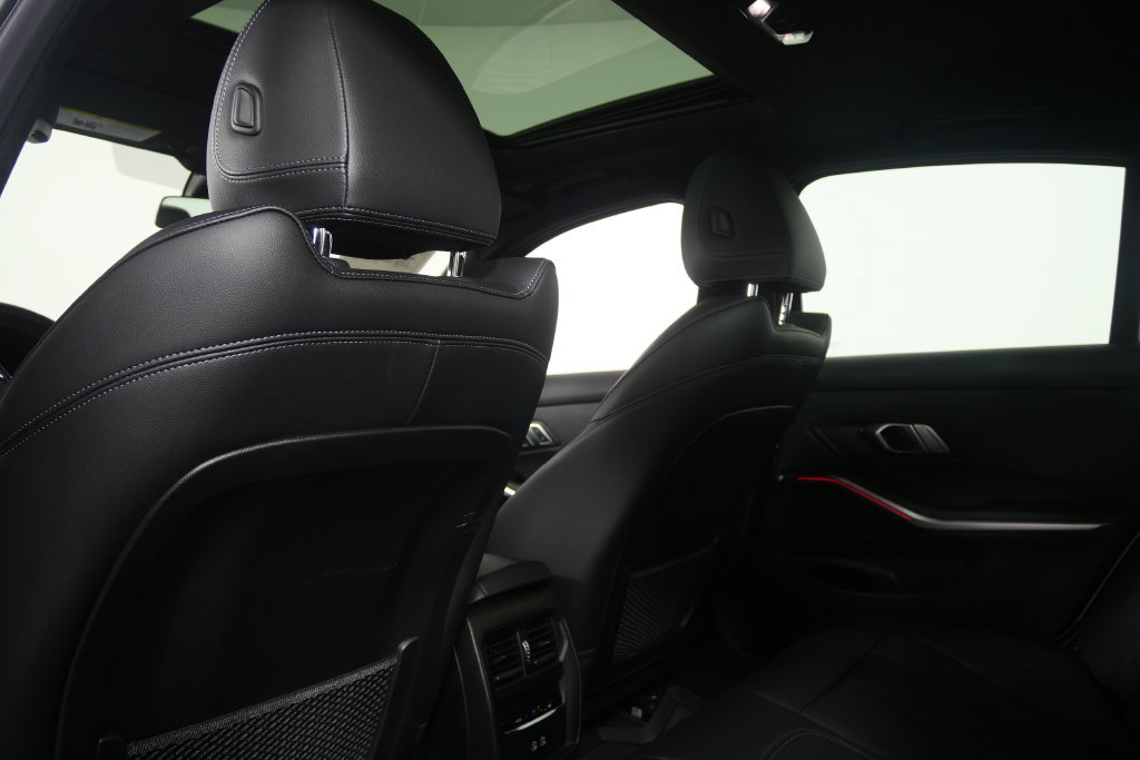 Used 2022 BMW M340i RWD image 17