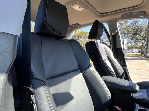 Used 2016 Toyota Corolla S Premium image 24