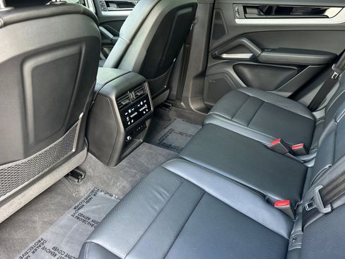 Used 2025 Porsche Cayenne image 13