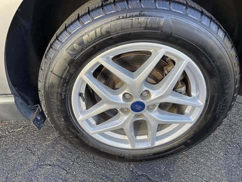 Used 2022 Ford Edge SEL w/ Convenience Package image 8