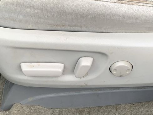 Used 2013 Toyota Sienna XLE image 7